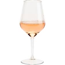 Roséwein im Glas in der Abendsonne